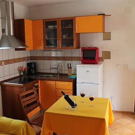 Kamen Apartment Pucisca